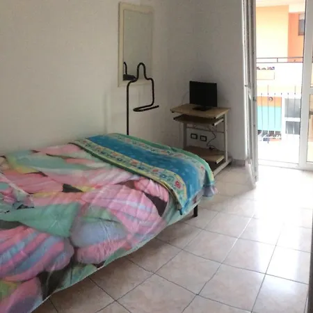 Apartment In Roseto Degli Abruzzi 20757 *