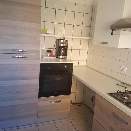 Apartment In Roseto Degli Abruzzi 20757 *
